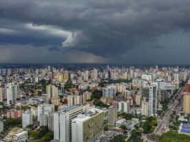 Após dias de recordes de calor, frente fria traz chuva ao Paraná; veja a previsão