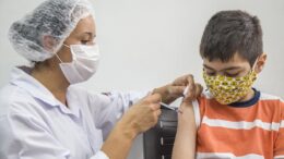 Vacina: Anvisa libera Coronavac para faixa de 6 a 17 anos e veta uso de 5 a 3