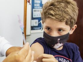 Curitiba suspende vacinação contra Covid-19 para crianças