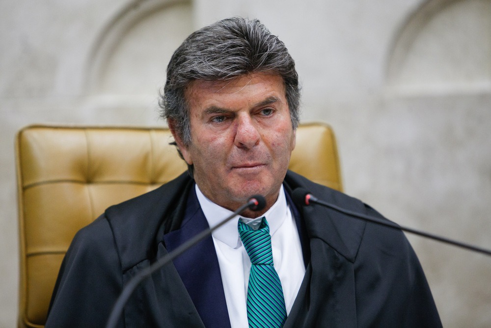 Fux dá recado a Bolsonaro e diz não haver mais espaço para ações contra democracia