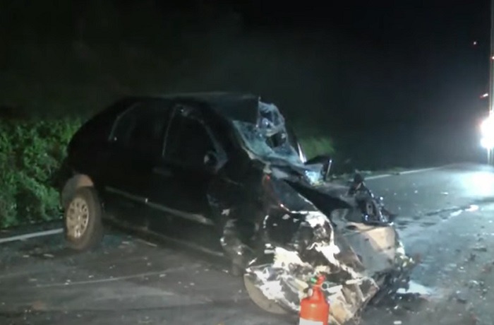Motorista morre após bater carro contra caminhão em Araucária
