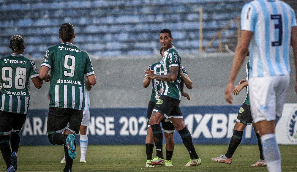 Coritiba vence o Londrina e assume a liderança do Campeonato Paranaense