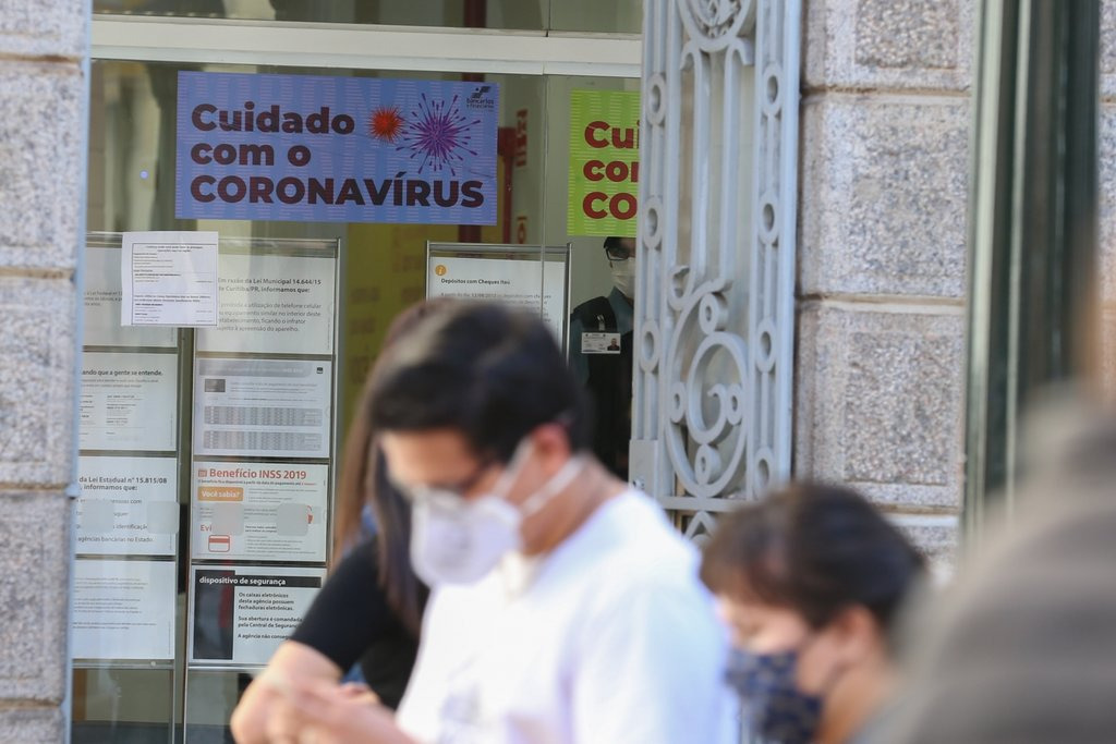 Covid-19: Curitiba registra novos 1,2 mil casos e nove mortes