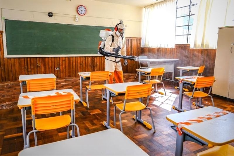 140 mil alunos voltam às aulas presenciais em Curitiba na rede municipal