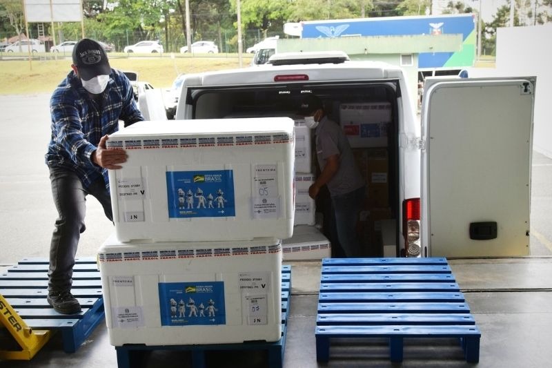 Covid-19: Paraná recebe 805 mil doses de vacina na segunda-feira