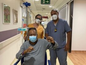 Pelé volta a se internar no hospital para tratamento contra o câncer