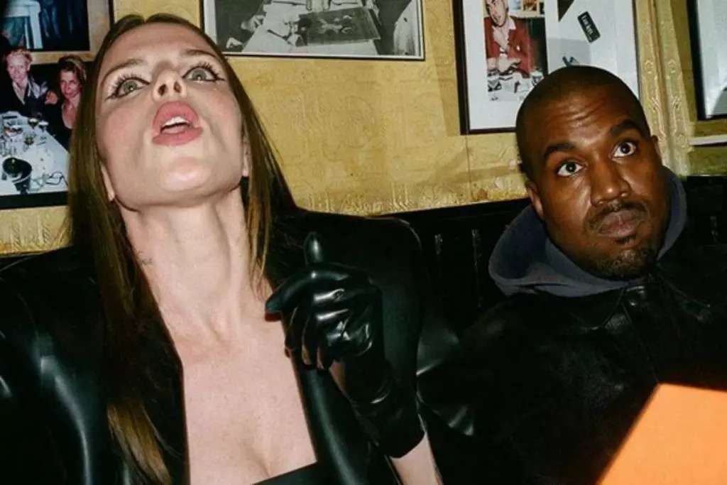 Julia Fox apaga fotos com Kanye West após ele sentir saudade de Kim Kardashian