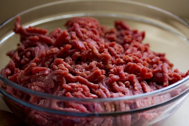 Quilo da carne moída tem alta de 35% em um ano, em Curitiba