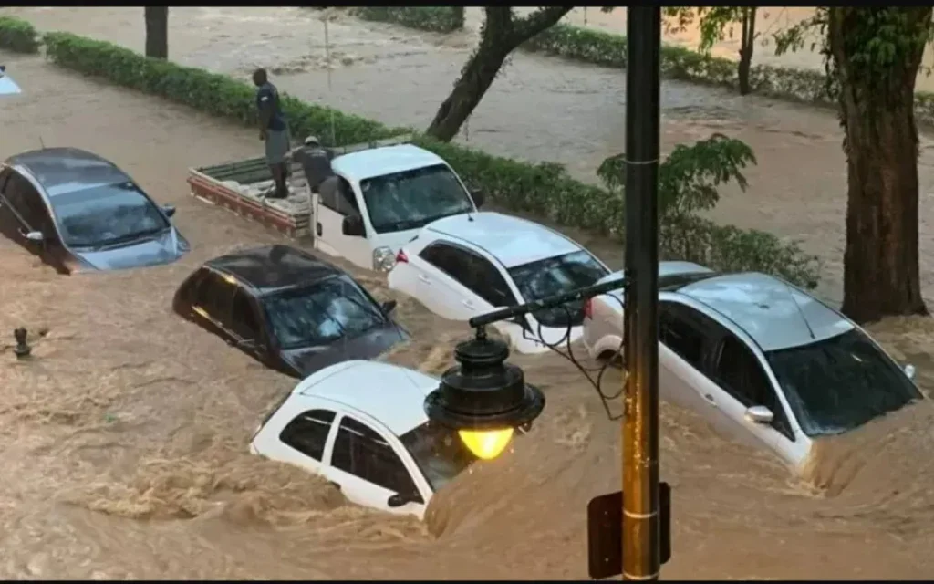 Fortes chuvas matam ao menos 34 pessoas em Petrópolis (RJ)