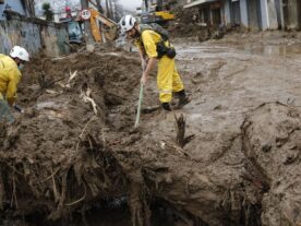 EUA ajudarão com R$ 520 mil famílias atingidas por chuva em Petrópolis