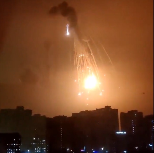 Kiev sofre novos bombardeios e se prepara para invasão russa