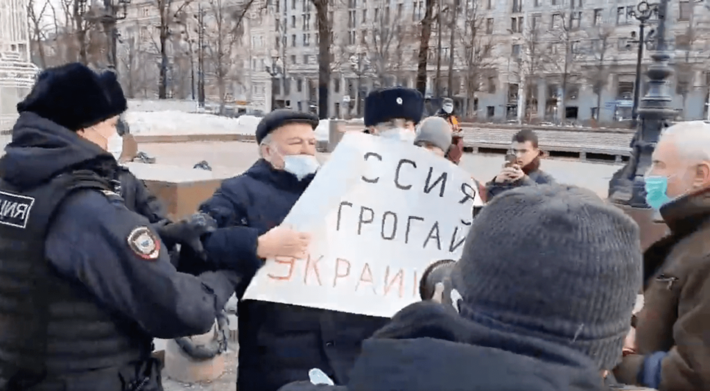 Mais de 3 mil foram presos pela Rússia em manifestações contra guerra