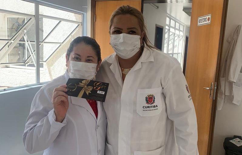 Bares e restaurantes distribuem vouchers para equipes de enfermagem em Curitiba