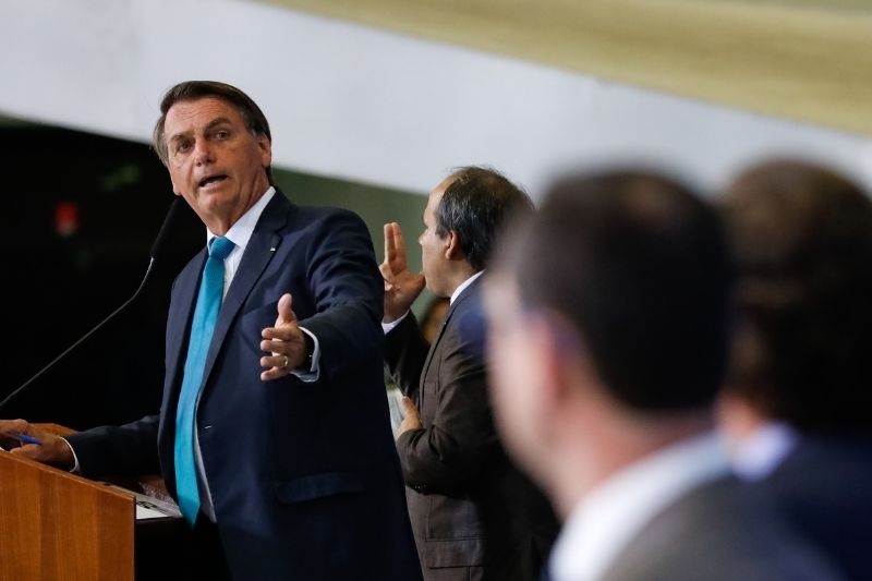 Bolsonaro ameaça renovação da concessão da Globo