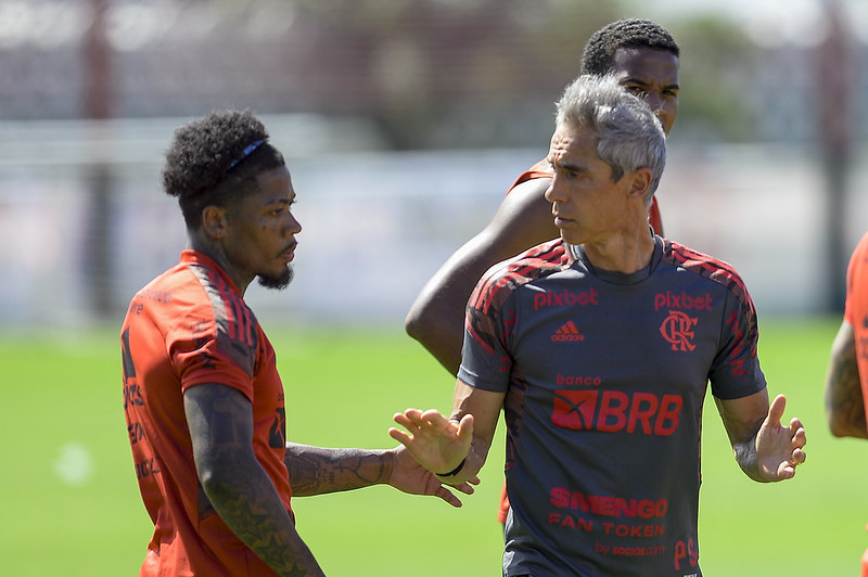 Flamengo x Fluminense pelo Carioca; escalações e onde assistir