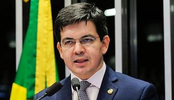 Randolfe, senador da Covid, pode assumir campanha de Lula