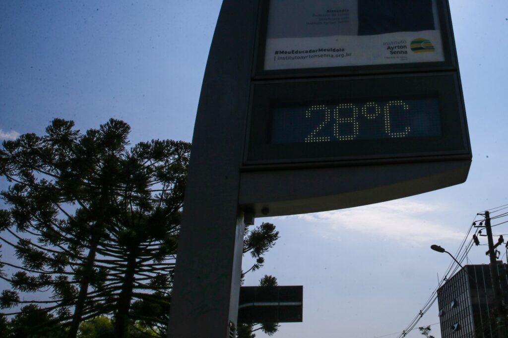 Temperaturas permanecem elevadas no Paraná; previsão