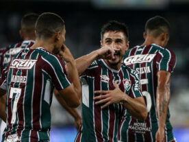 Fluminense vira sobre Botafogo, vence segundo clássico consecutivo e cola na ponta