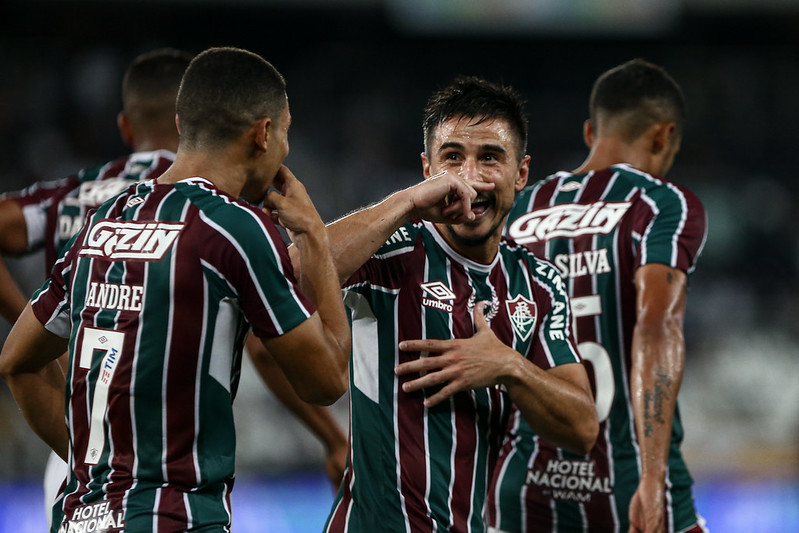 Fluminense vira sobre Botafogo, vence segundo clássico consecutivo e cola na ponta