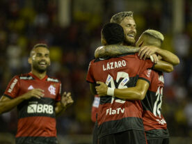 Flamengo vence Audax-RJ sem brilho e divide torcida entre vaias e aplausos