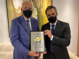 Senador Oriovisto recebe prêmio de melhor parlamentar do Paraná