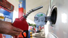 Preço médio do litro de gasolina no país é de R$ 7,26, diz ANP