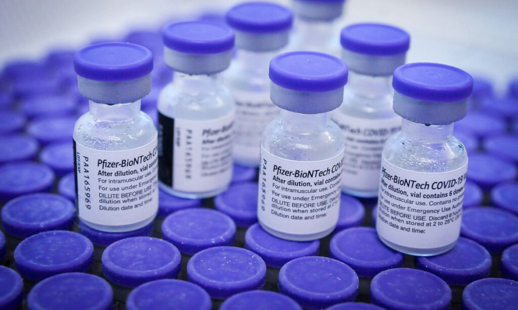 Quarta dose de vacina contra Covid é necessária, diz CEO da Pfizer