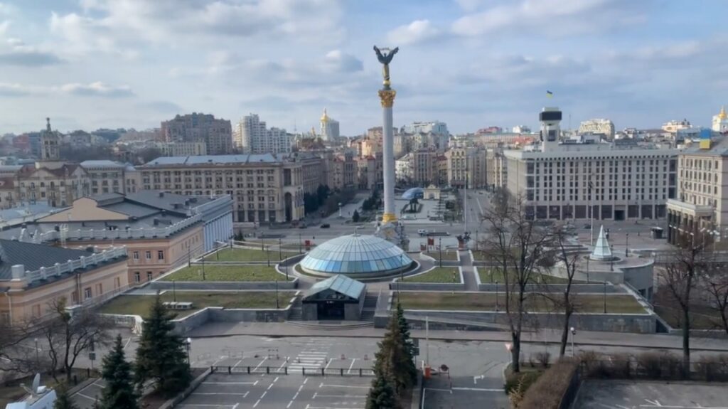 Civis deixam cidades na Ucrânia durante cessar-fogo temporário