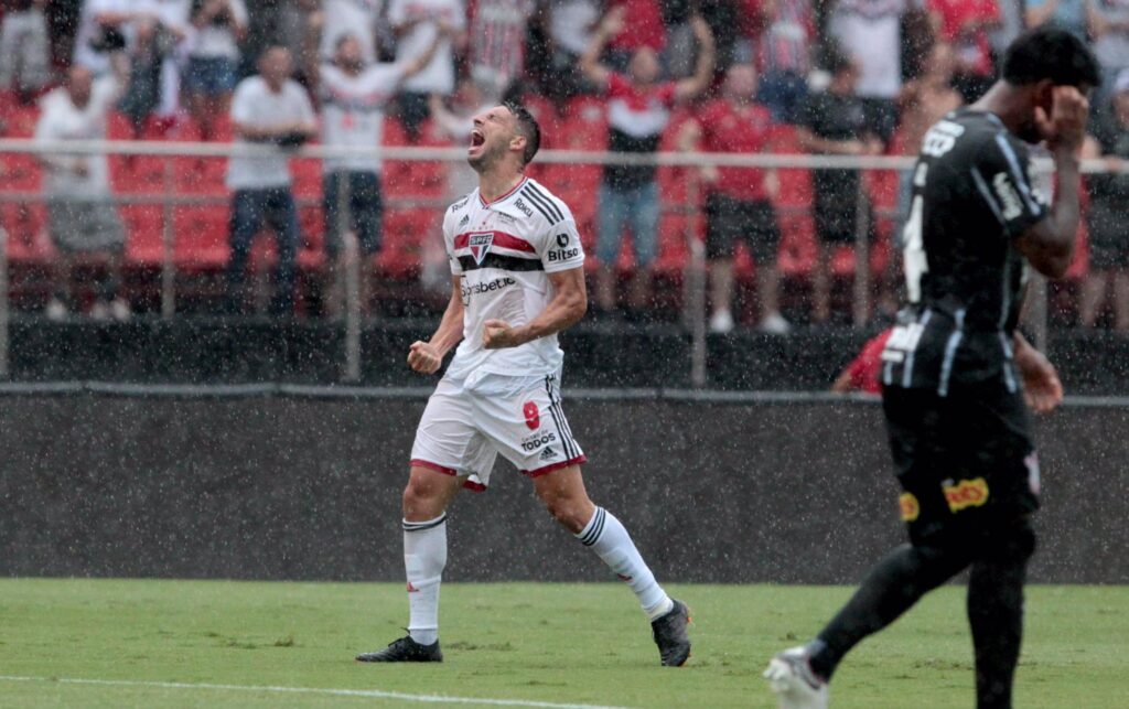 São Paulo mantém invencibilidade contra o Corinthians na estreia de Vítor Pereira
