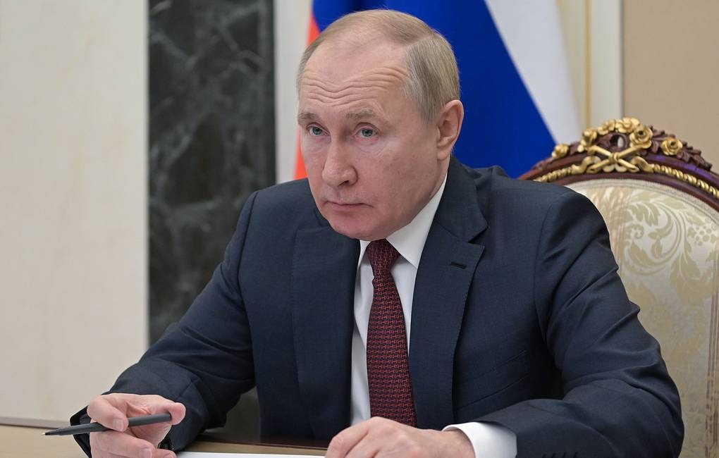 Putin diz que só para de atacar se Kiev aceitar seus termos
