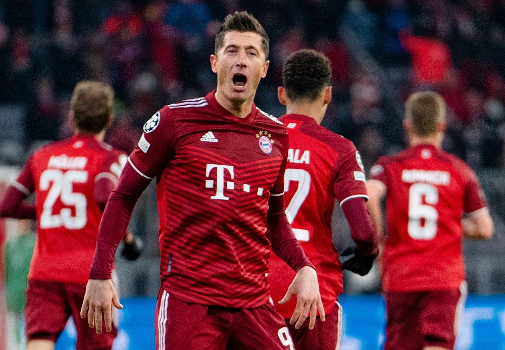 Lewandowski marca três em goleada do Bayern e vira artilheiro da Champions League