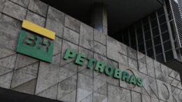 Petróleo recua e diesel no Brasil fica mais caro que no exterior