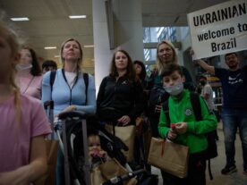 Grupo de refugiados da Ucrânia resgatados chega ao Brasil