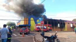 Incêndio em Ibiporã: causas do fogo em supermercado são investigadas
