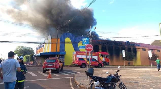 Incêndio em Ibiporã: causas do fogo em supermercado são investigadas