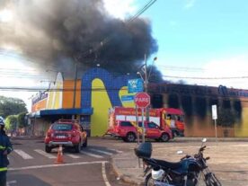 Incêndio deixa uma pessoa morta em supermercado de Ibiporã