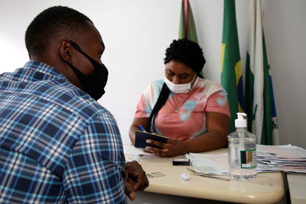 Paraná promove mutirão de renovação de documentos para haitianos
