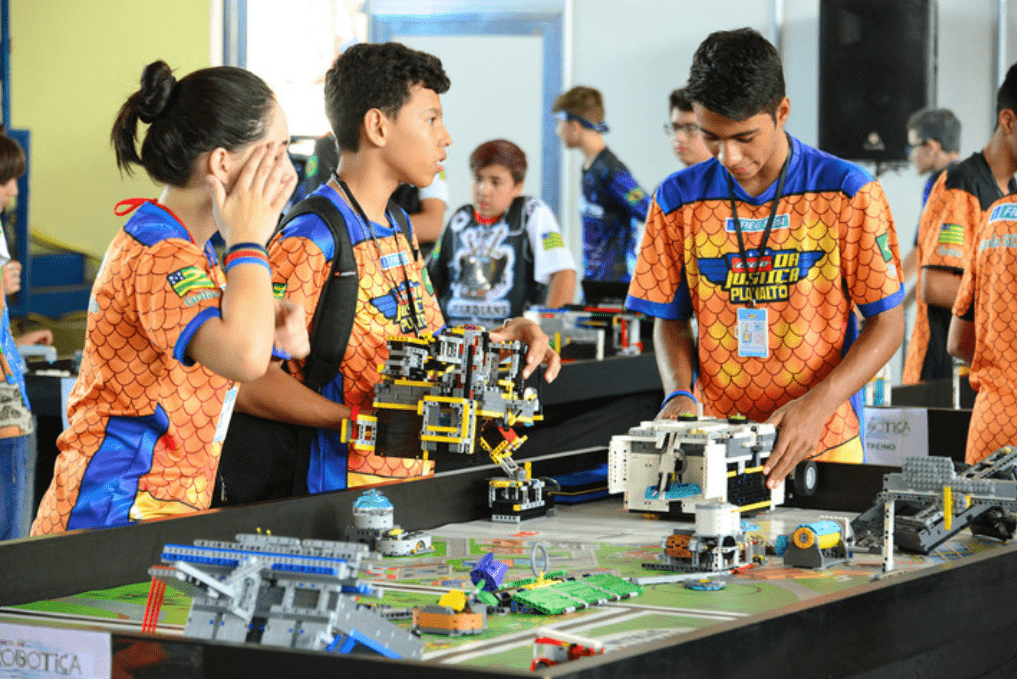 Torneio de Robótica reúne estudantes de escolas públicas e particulares do Paraná