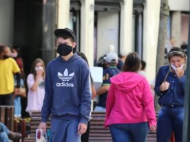 Curitiba deve flexibilizar o uso da máscara na próxima semana