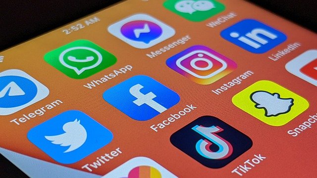 Rússia bane Facebook e Instagram depois de enquadrar plataformas como extremistas