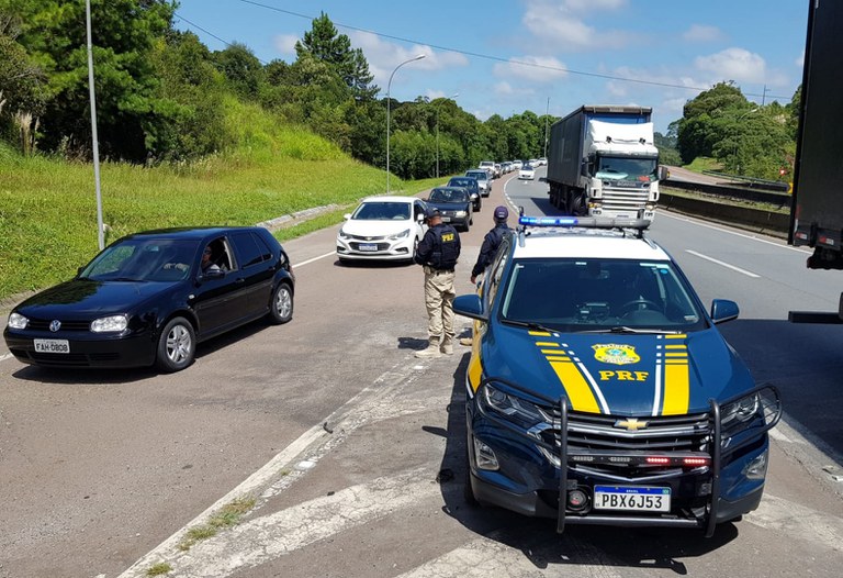 Carnaval: acidentes em rodovias federais resultam em 11 mortes no Paraná