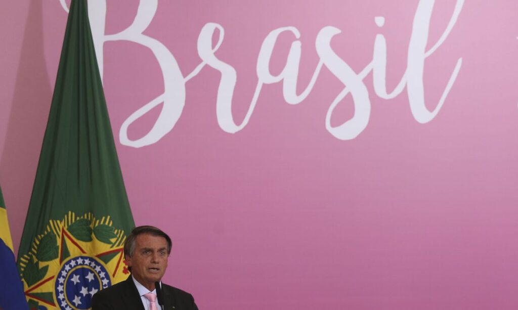 Mulheres estão “praticamente” integradas à sociedade, diz Bolsonaro