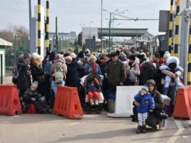Mais de 660 mil pessoas já deixaram a Ucrânia, fugindo da guerra