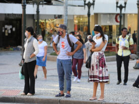 Governo do Paraná elabora projeto para desobrigar uso de máscaras