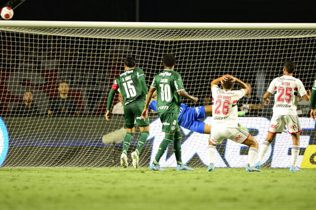 São Paulo vence Palmeiras no primeiro jogo da final do Paulista