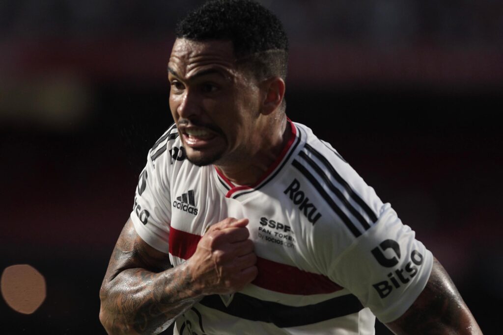 Luciano decide, e São Paulo vence o Botafogo-SP no Morumbi