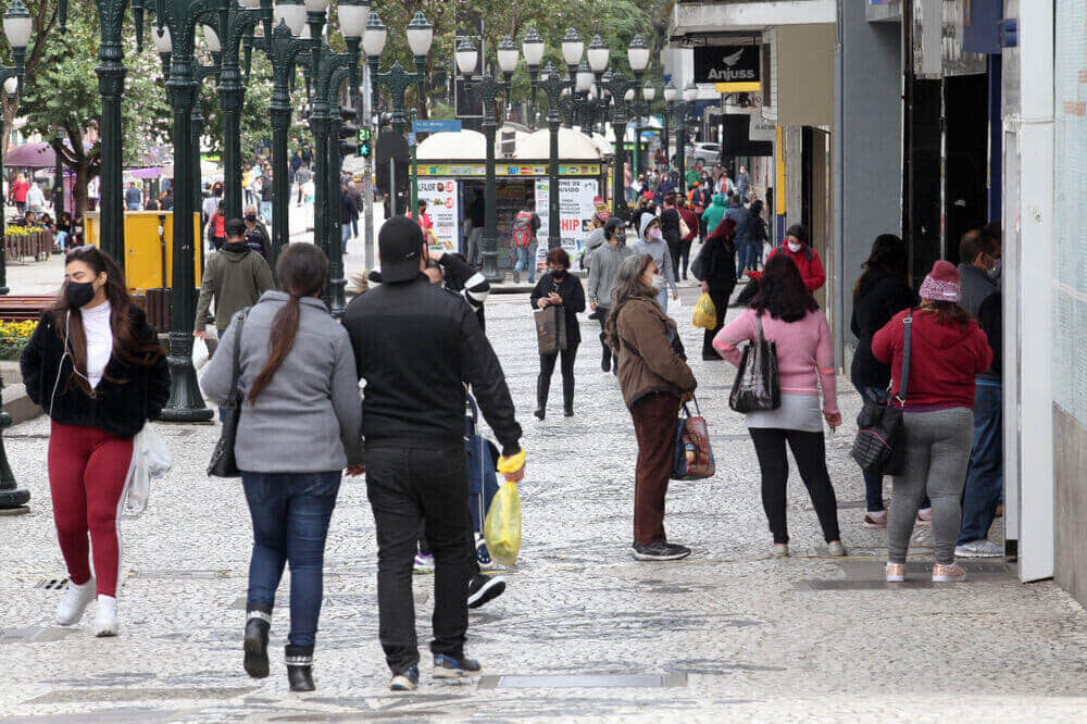 Vereadoras de Curitiba querem comércio com horário flexível