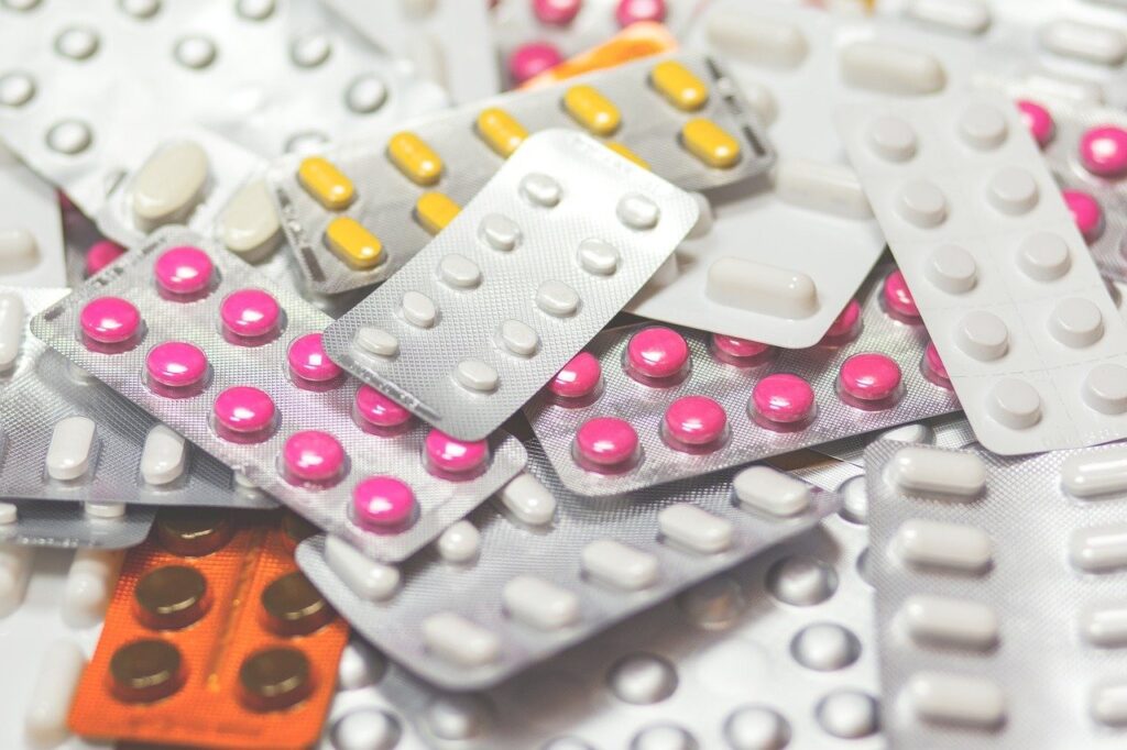 Nova lei amplia acesso a medicamentos sem bula pelo SUS