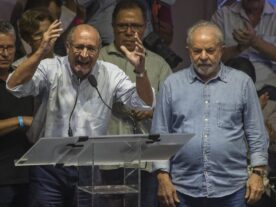 Alckmin exalta Lula aos gritos em evento com centrais sindicais