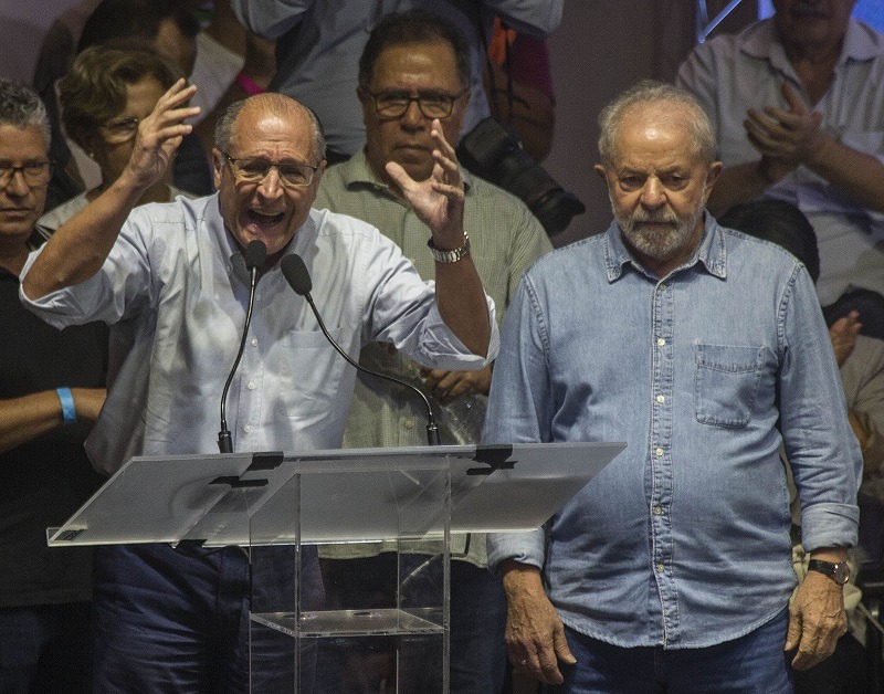 Alckmin exalta Lula aos gritos em evento com centrais sindicais
